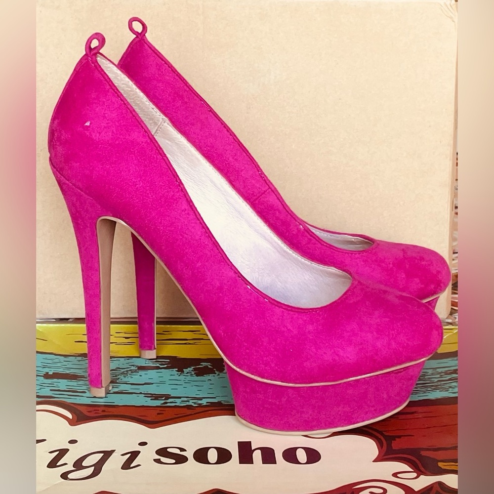 Zigi Soho Preowned hot pink velvet heels